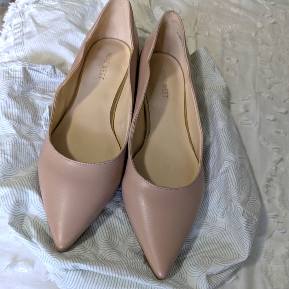Like New Nine West Flats - Picture 2 of 3